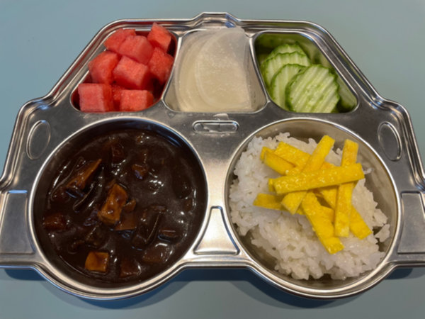 초등학생 반찬 - 짜장밥, 수박, 단무지, 오이