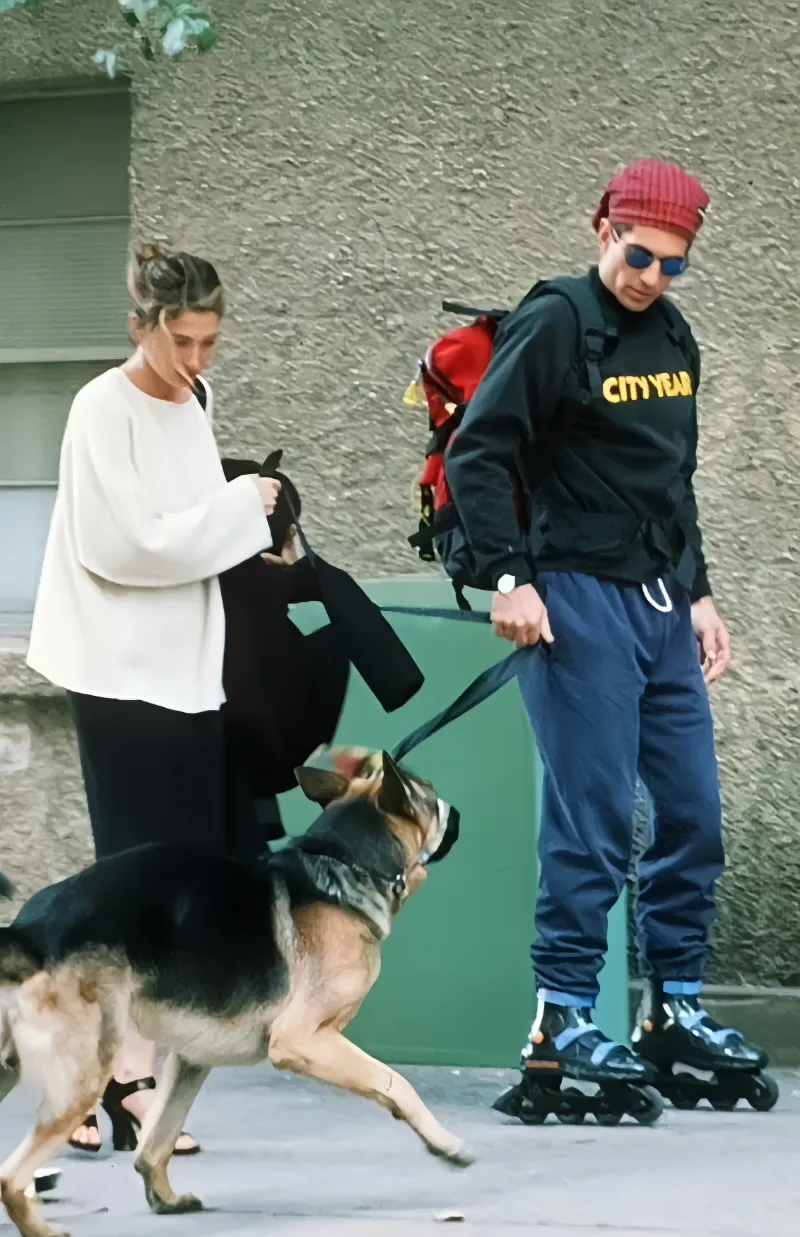 캐롤린베셋&#44;캐롤린베셋케네디&#44;캐롤린청바지&#44;부츠컷진&#44;90년대패션&#44;미니멀리즘룩&#44;콰이어트럭셔리&#44;리바이스517&#44;청바지스타일링&#44;아메리칸러브스토리&#44;HBO드라마&#44;존에프케네디주니어&#44;25년청바지트렌트&#44;레트로패션&#44;벨라하디드패션&#44;셀린느청청&#44;끌로에패션쇼&#44;티스토리패션&#44;트렌드분석&#44;패션아이콘&#44; 올드머니룩