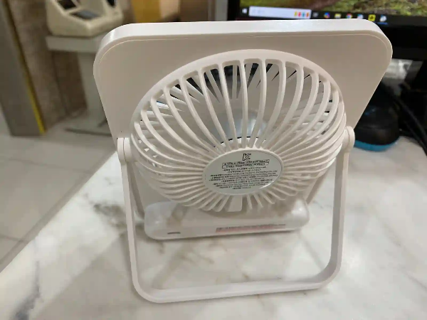 다이소 테이블 선풍기 뒷모습
