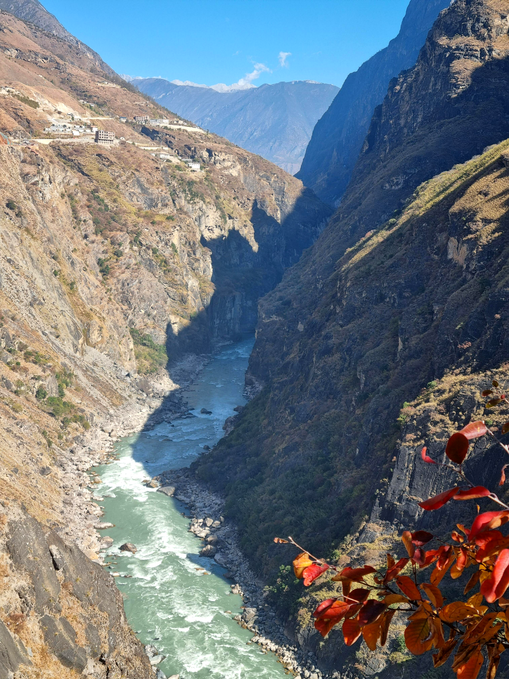 흐르는 장강과 하바설산
