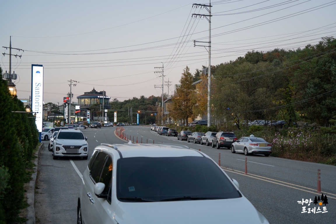 춘천 산토리니 카페 주차장