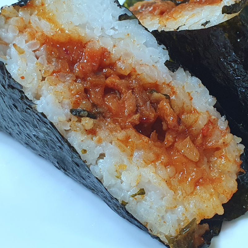 삼각김밥 제육볶음이 맛있어 보인다