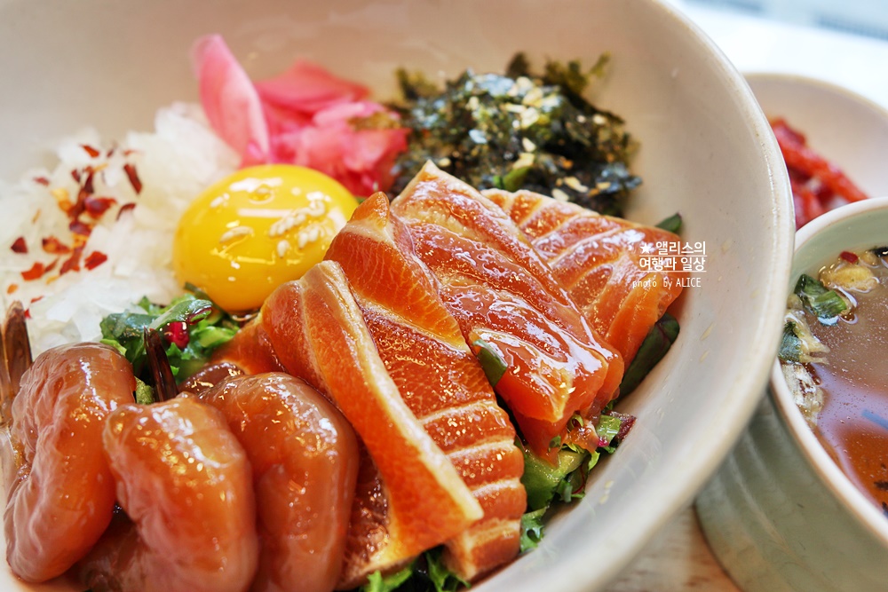 행복은간장밥 홍대점 혼밥하기 좋은 곳 간장연어새우덮밥 추천