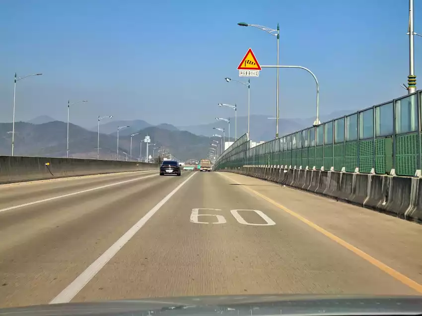 첫 목적지로 이동하던 구간 중 일부입니다.