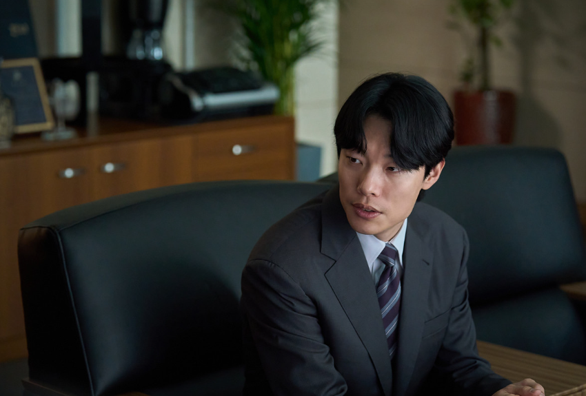 영화 계시록, 정 목사를 만나러 온 민찬