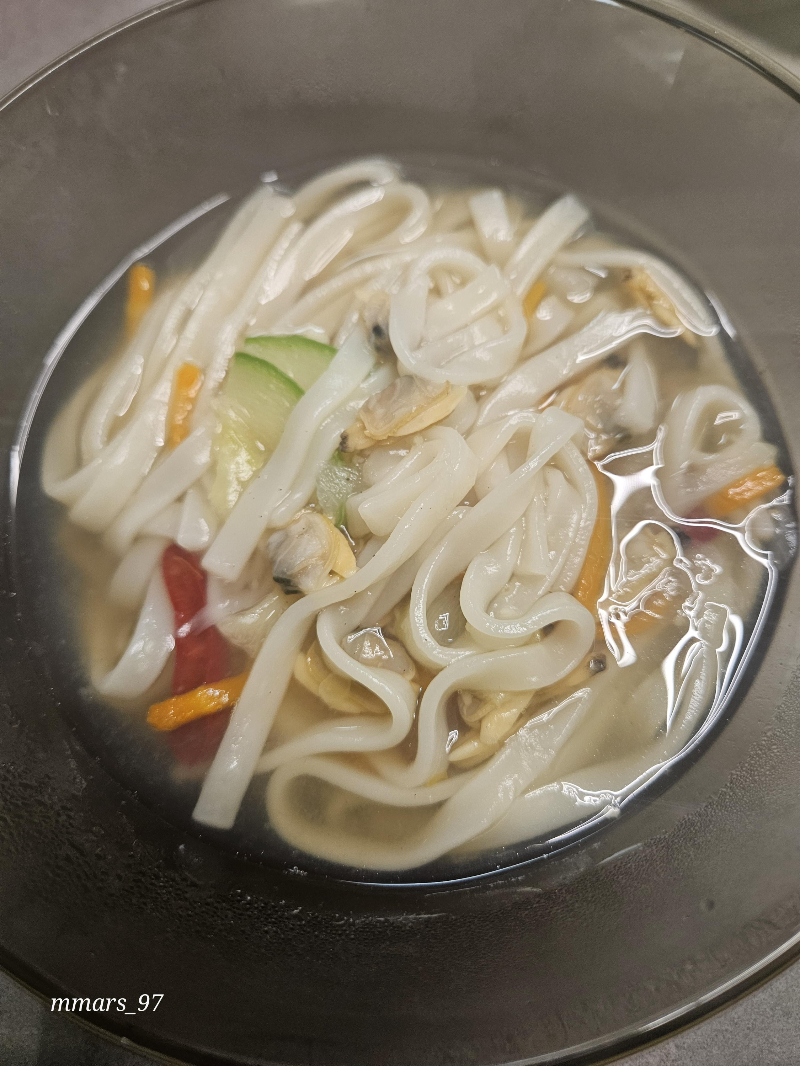 비비고-바지락칼국수