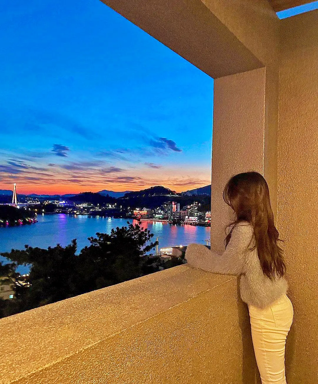 전남 여수 우리 캠핑 왔어요 취향 다른 부부의 알콩달콩 캠핑 여수 바다가 한눈에 펼쳐지는 오션뷰 카페 유자 커피 맛집 추천