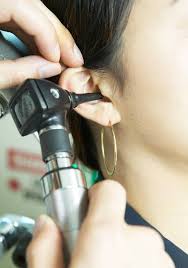 귀에서 소리가 나는 이유