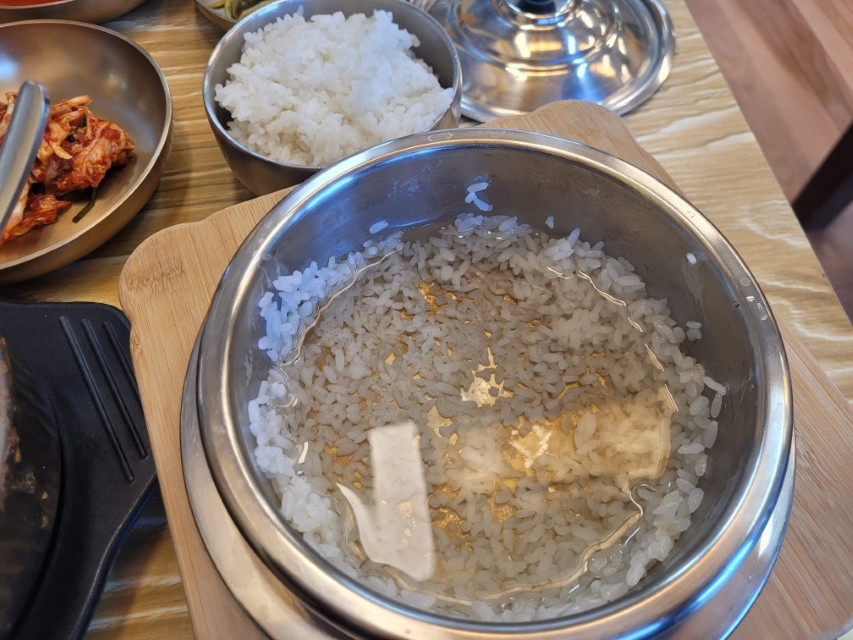 밥을 덜어 낸 누릉지