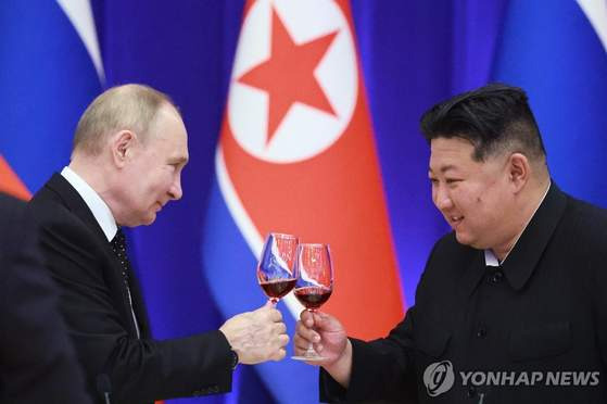 북한군 첫 행진: 러시아 전승절 우크라이나 참전으로 다져진 북러 혈맹의 실체 분석