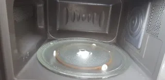 찌든 때부터 냄새까지 전자레인지 청소 레몬 식초로 간편하게 해결 완벽 관리_9