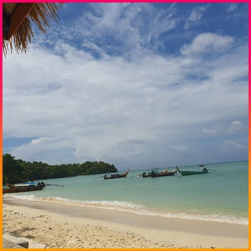 안다만비치리조트에서_ 넓은공간과_아름다운해변