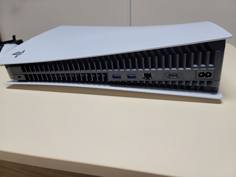 플레이스테이션5(PS5) 본체 후면