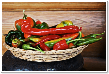 바구니에-담긴-빨간-고추