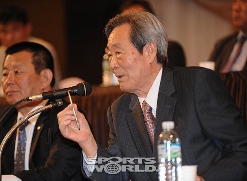 어우홍 감독 별세