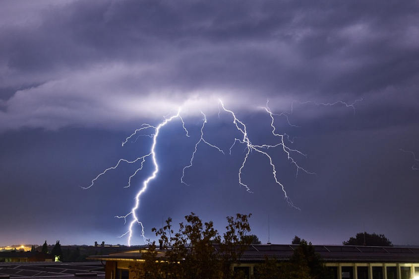 천둥과 번개 앞에서 얼어붙는 마음, 아스트라포포비아를 깊이 이해하기