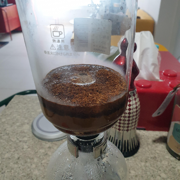 사이폰 아이스커피와 핫 커피 1인분 레시피: 중배전 원두 사용_아이스커피_1차 교반