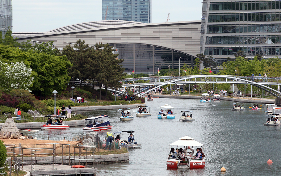 2025 송도해변축제 완벽정리! 도심에서 만나는 인공해변과 환상 공연 총정리&rdquo;