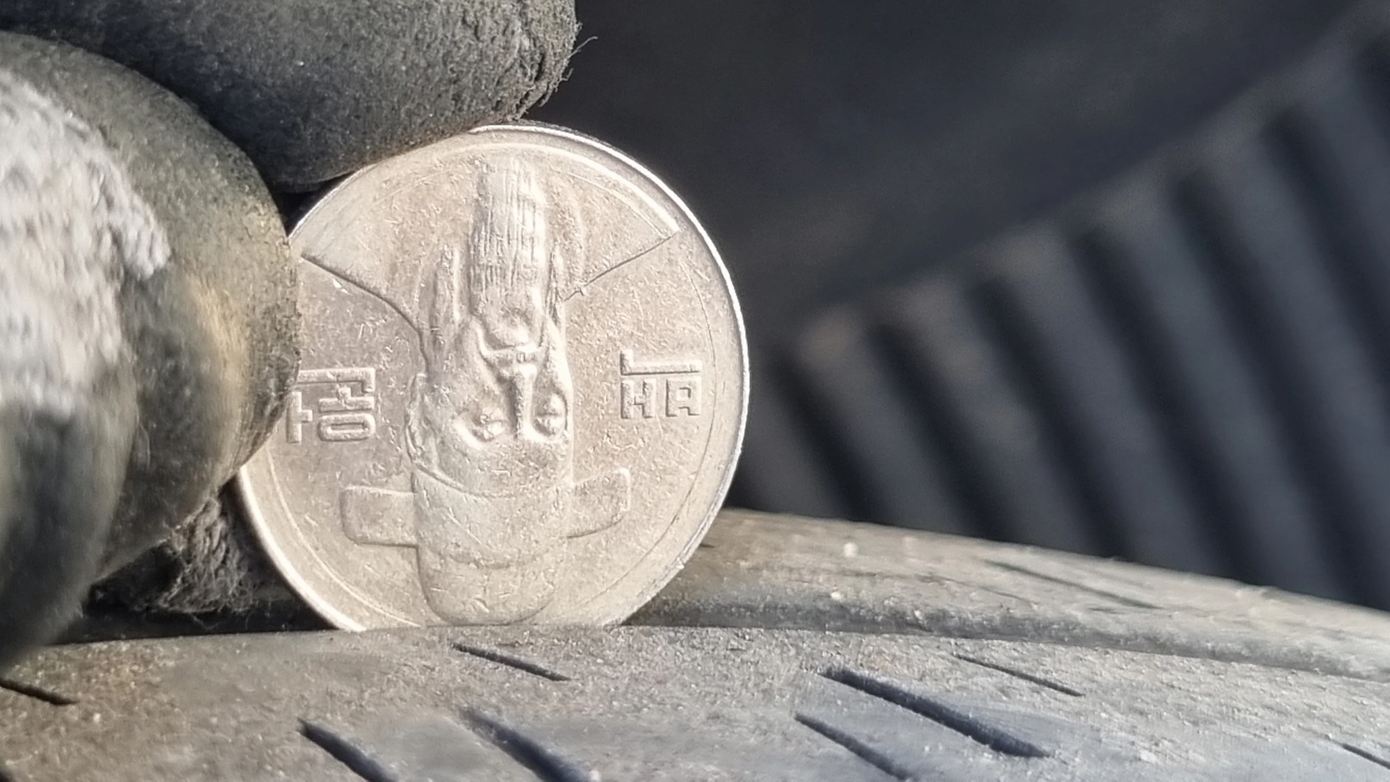 교체 시기가 임박한 타이어 모습