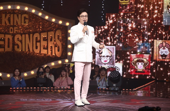 김성주가 &#39;복면가왕&#39;을 진행하고 있다. [사진=MBC]
