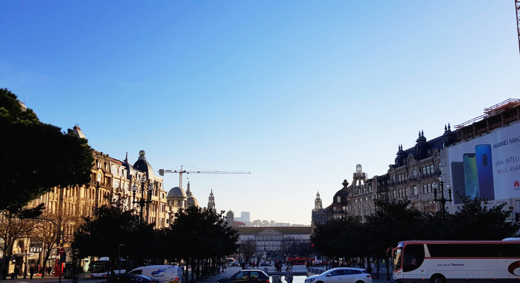 포르투갈 포르토 시청 앞 아리아도스 광장