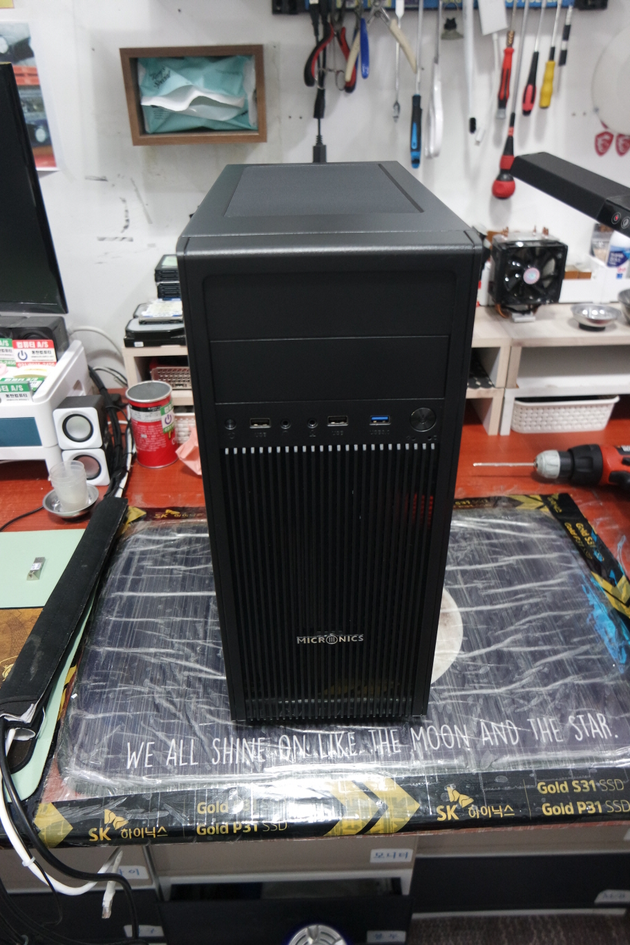 오피스 케이스의 전면 포트의 구성입니다.