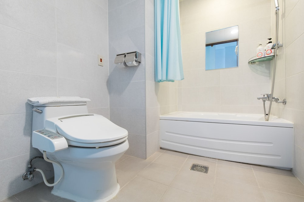 &ldquo;로사나 부띠끄 호텔 마이리얼트립 특가! 잠실 롯데월드&amp;석촌호수 도보 부티크 숙소 완전정복&rdquo;