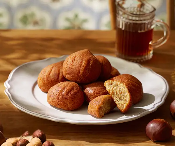 밤 모양의 마론 맛 피낭시에 '피낭시에 메이플 마론'