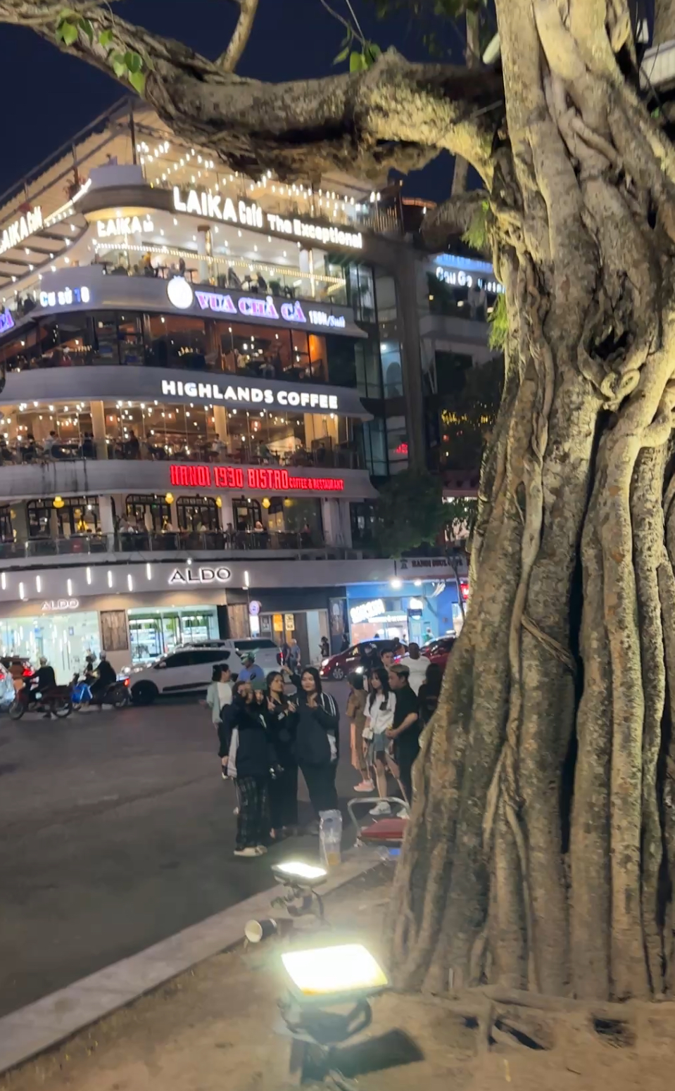 하노이 올드 쿼터의 하이랜드 커피샵 건물