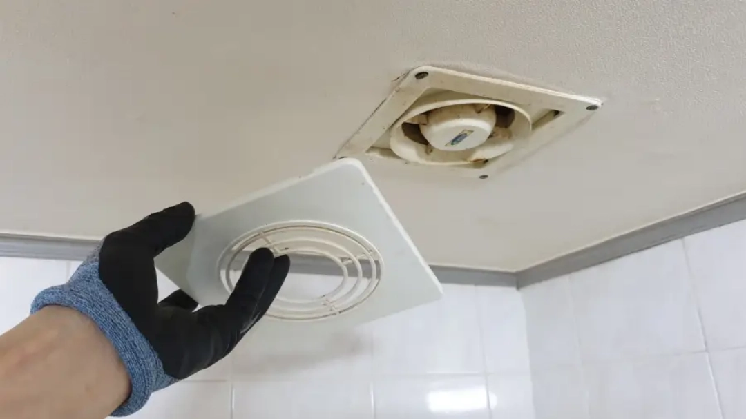 분리한 환풍기 모습