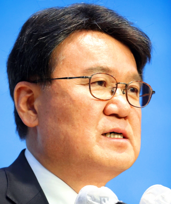 황운하 원내대표 만장일치 선출 이유 &amp;#124; 황운하 국회의원 프로필 나이 고향 학력 재산