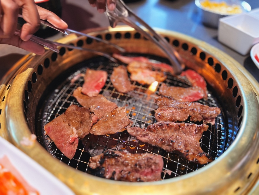 Prime galbi grilling on table at Gyubee Mississauga
