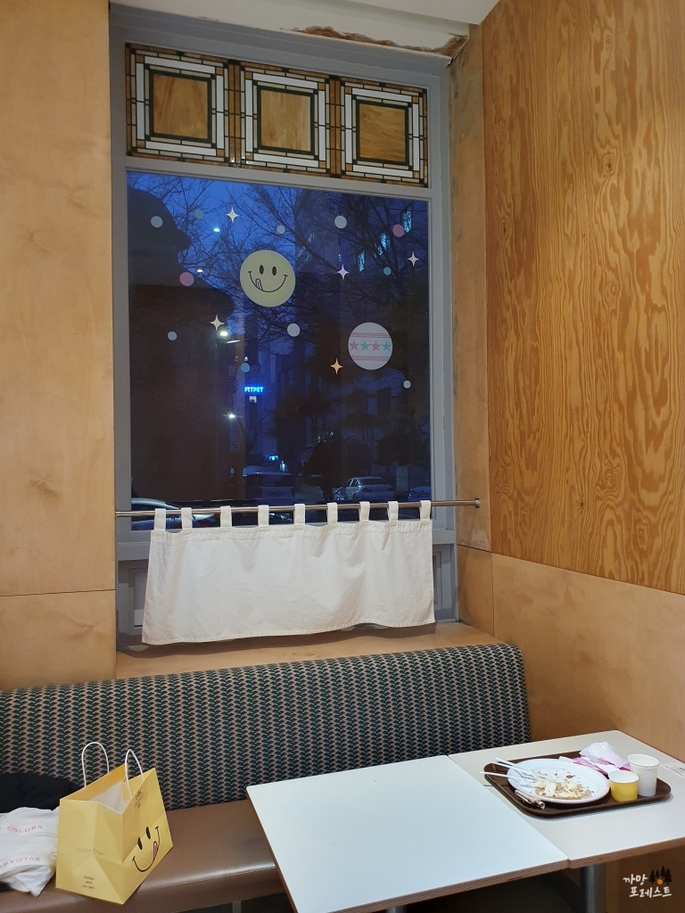 카페 노티드 삼성 매장 내부