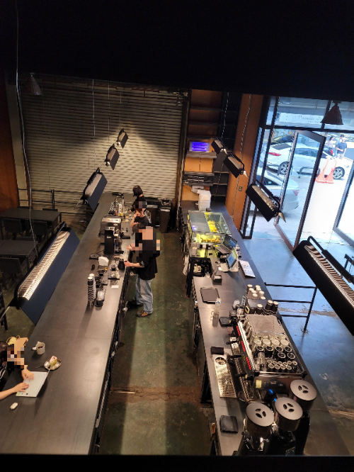 2층에서 바라본 카운터