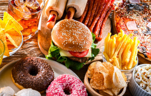 기름진 인스턴트 음식