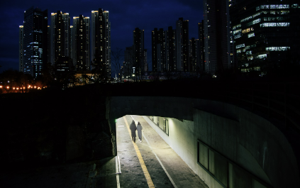지도엔 없는 길, 터널 속에 잠든 시간