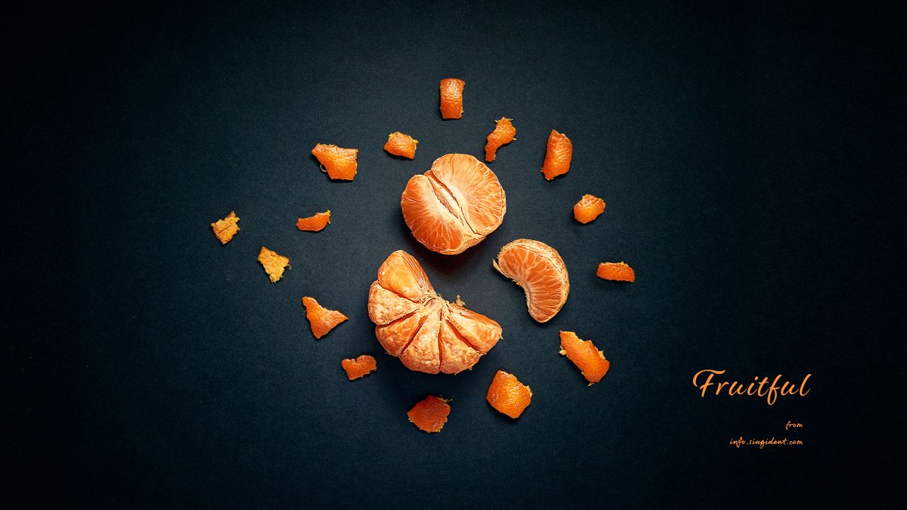 16 껍질 깐 귤 검정배경 C - Fruitful 주황색배경화면