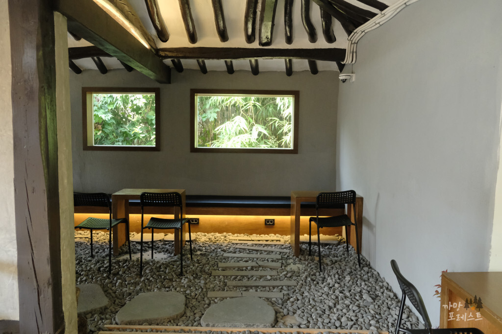 제부도 한옥 카페 물레 내부 분위기