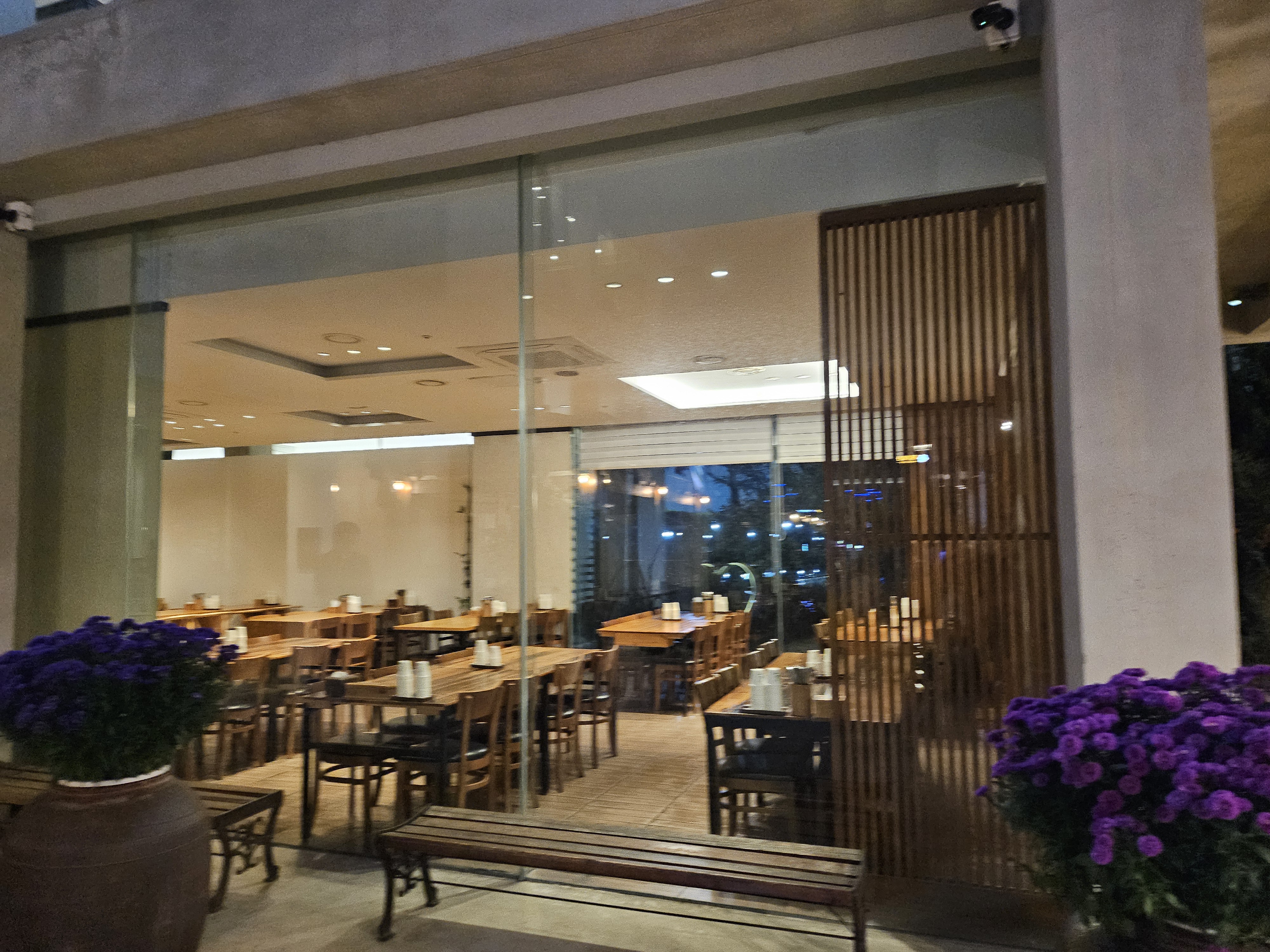 [전주 여행] 한옥마을 전주식당 &amp; 옥탑 카페, 야경과 함께하는 완벽한 힐링 코스