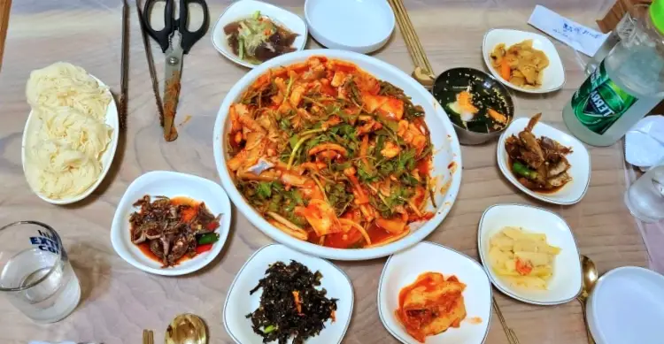 식객 허영만 백반기행 164회 최윤영 편 막걸리식초와 배추를 넣어 데친 낙지초무침, 낙지탕탕이 낙지 보양식 목포 한일시장 맛집 소개