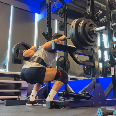 스쿼트하는 남자 사진