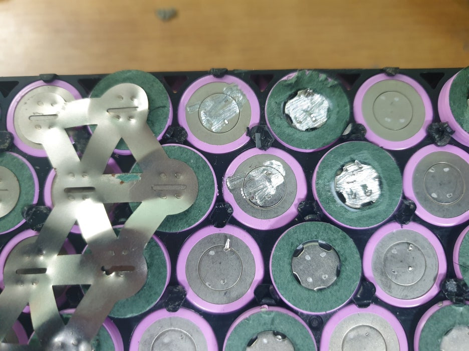  레이윙 디스커버리 d18 내부 배터리 13s7p 91셀 니켈 분리