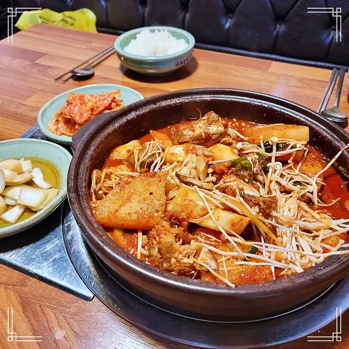 픽업 트렌드스페셜 히트맨 맛VS멋 춘천 남춘천역 쫄깃함으로 승부 오골계의 히트 비결 오골계 숯불 구이 맛집 추천