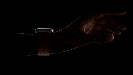 애플워치9을 착용 후 손가락을 더블탭 하고 있다.