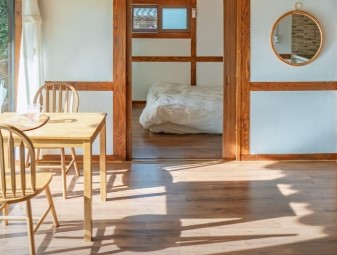 고택 산에는 꽃이피네