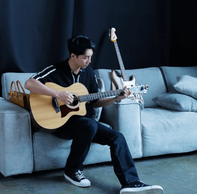 이승기가 기타치는 장면