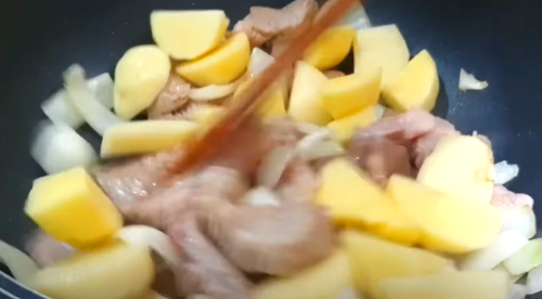 야채 넣고 볶아