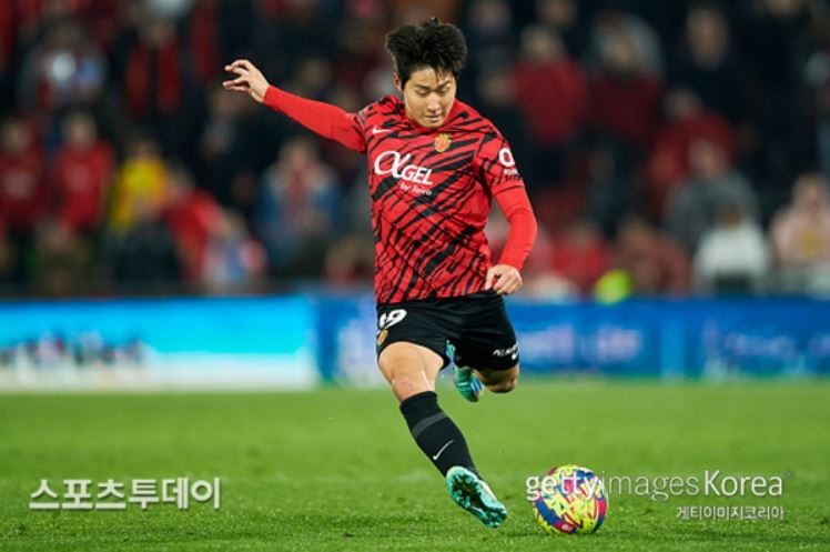 이강인 선수 프리킥 모습(출처: 스포츠투데이, 게티이미지코리아)