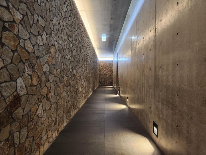 뮤지엄 본관 내부복도