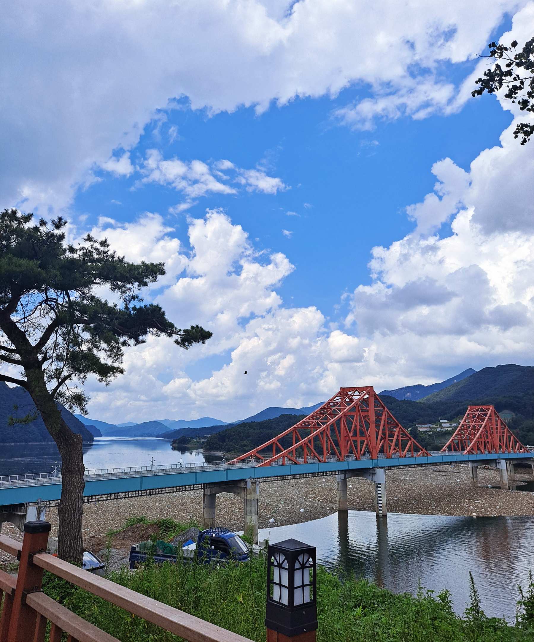 저멀리 옥순대교